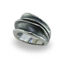 Thin Waves Ring