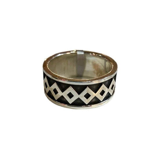 Wide tiki pattern ring