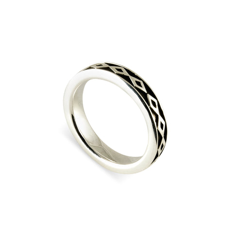 Thin Tiki Diamond Pattern Ring
